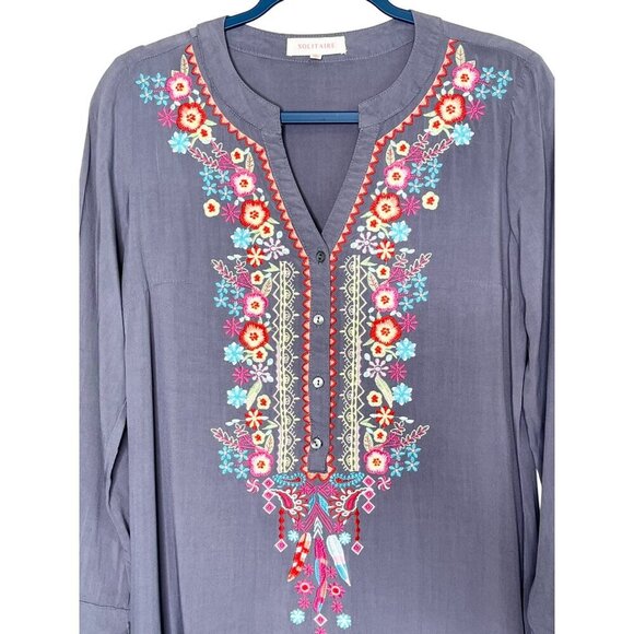 Solitaire Gray Floral Embroidered Boho Tunic Top 100% Rayon Size Medium - Picture 4 of 7